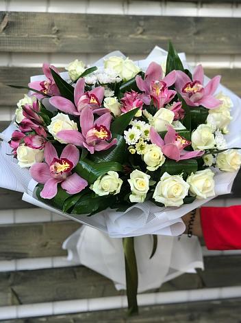 Букет цветов из: Розы и Хризантемы в Елизаветино