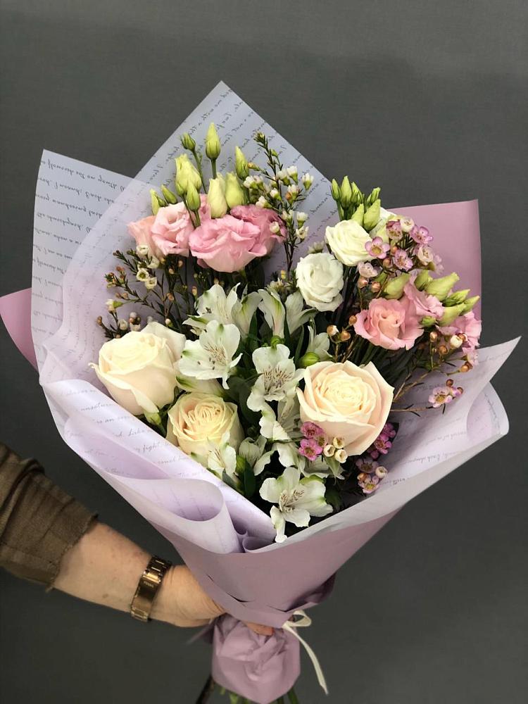 Букет цветов из: Альстромерии, Розы и Лизиантусы в Елизаветино