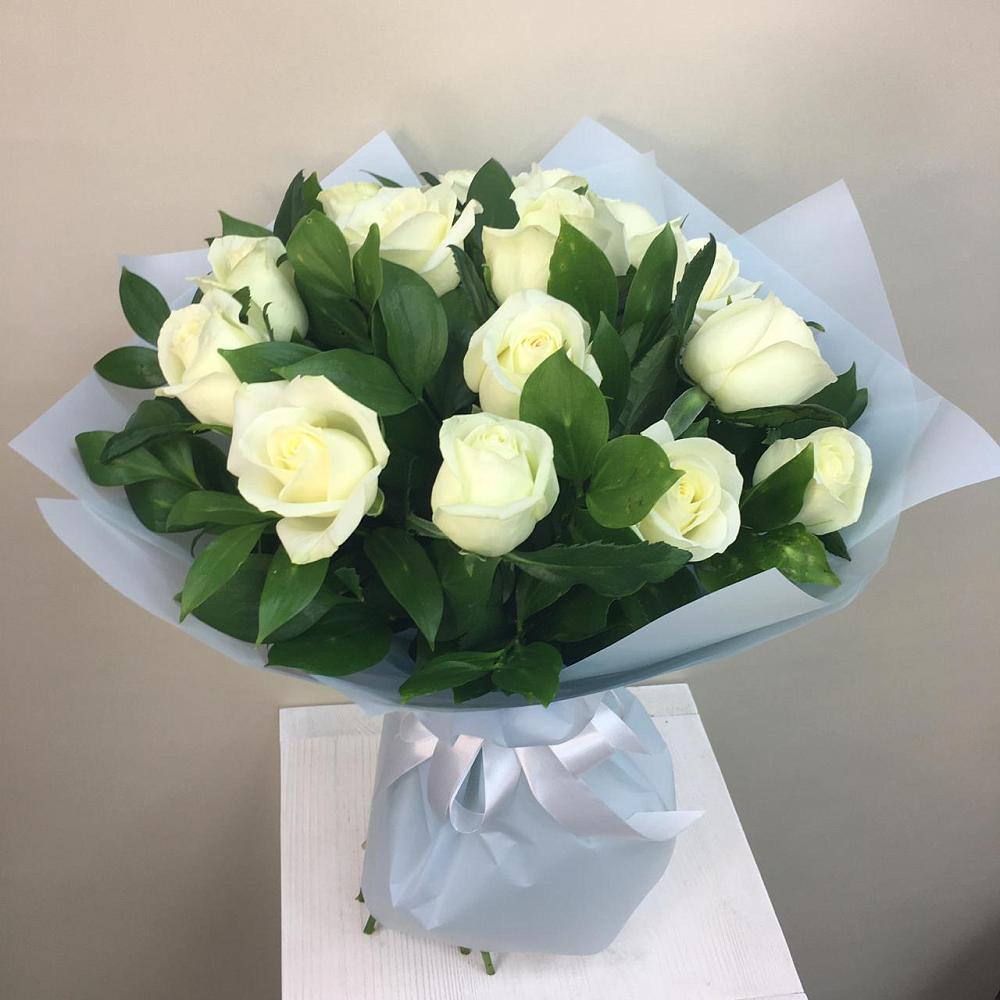 Букет 15 Белых роз Проуд в Елизаветино