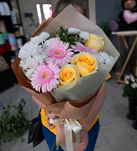 Букет цветов из:  Герберы, Розы и Хризантемы в Елизаветино