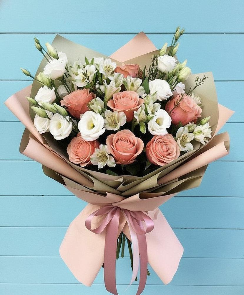 Букет цветов из: Розы, Альстромерии и Лизиантусы в Елизаветино