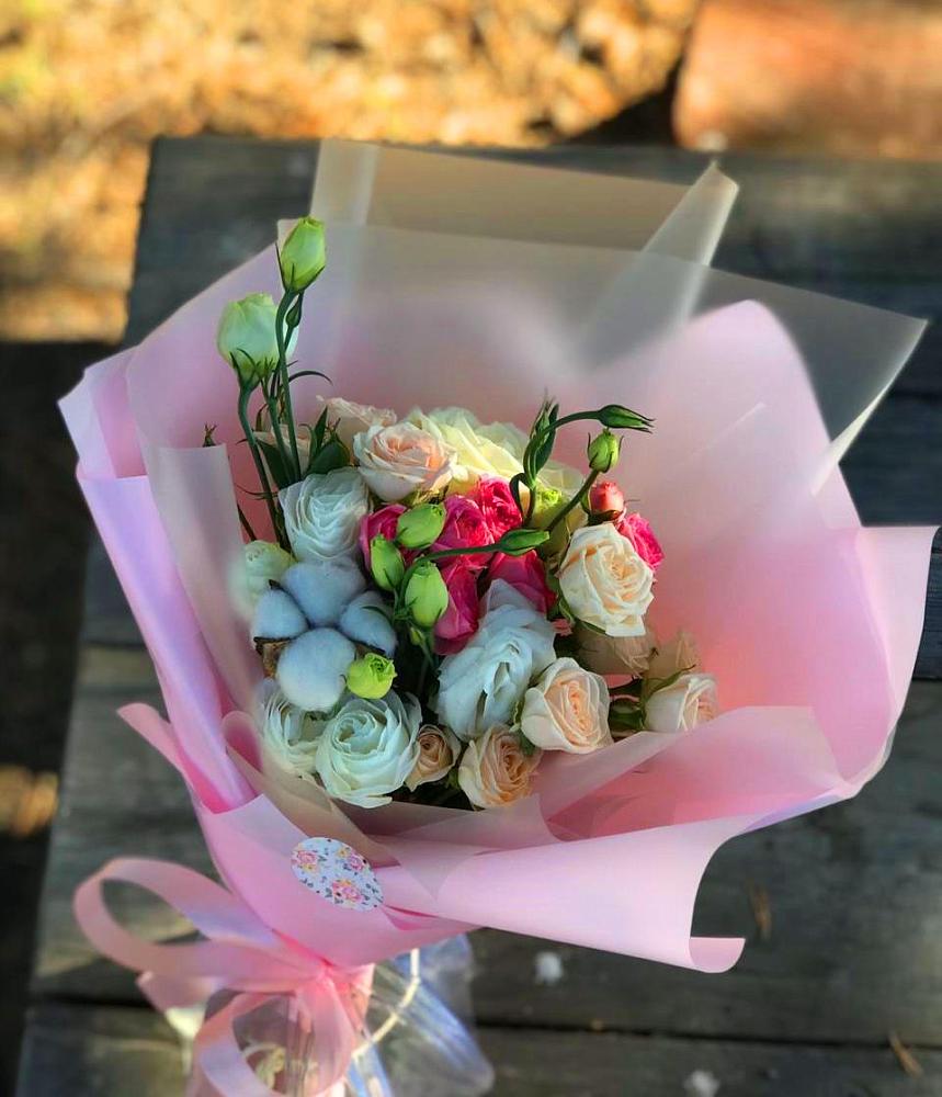 Букет цветов из: Розы и Лизиантусы в Елизаветино