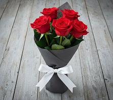 Букет 5 Красных роз Эдлесс Лав в Елизаветино