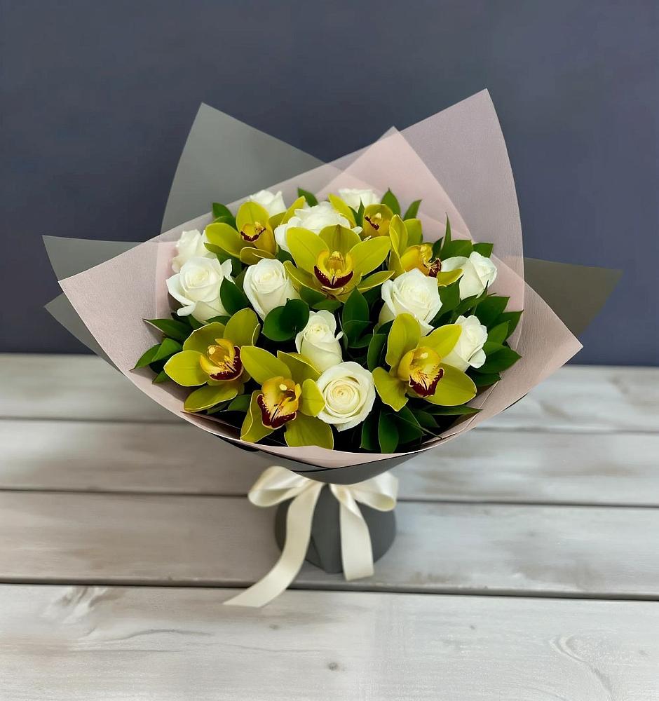 Букет цветов из: Орхидеи и Розы в Елизаветино