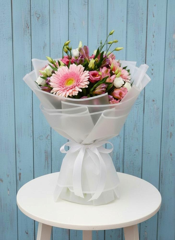 Букет цветов из: Герберы, Альстромерии и Лизиантусы в Елизаветино