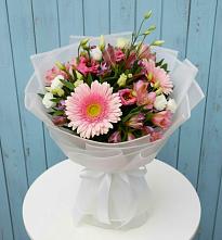 Букет цветов из:  Герберы, Альстромерии и Лизиантусы в Елизаветино